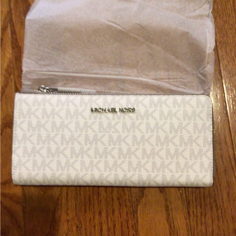 Michael Kors Jet Set Travel Wallet